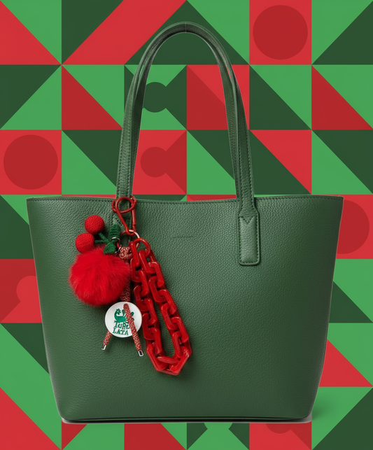 Bolso verde con fondo geométrico de formas grandes